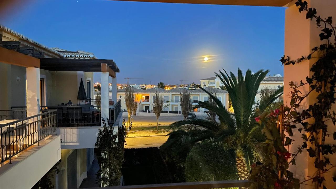 Amazing 2 Bedroom Apartment Near Beach With Pool Lagos Exterior photo