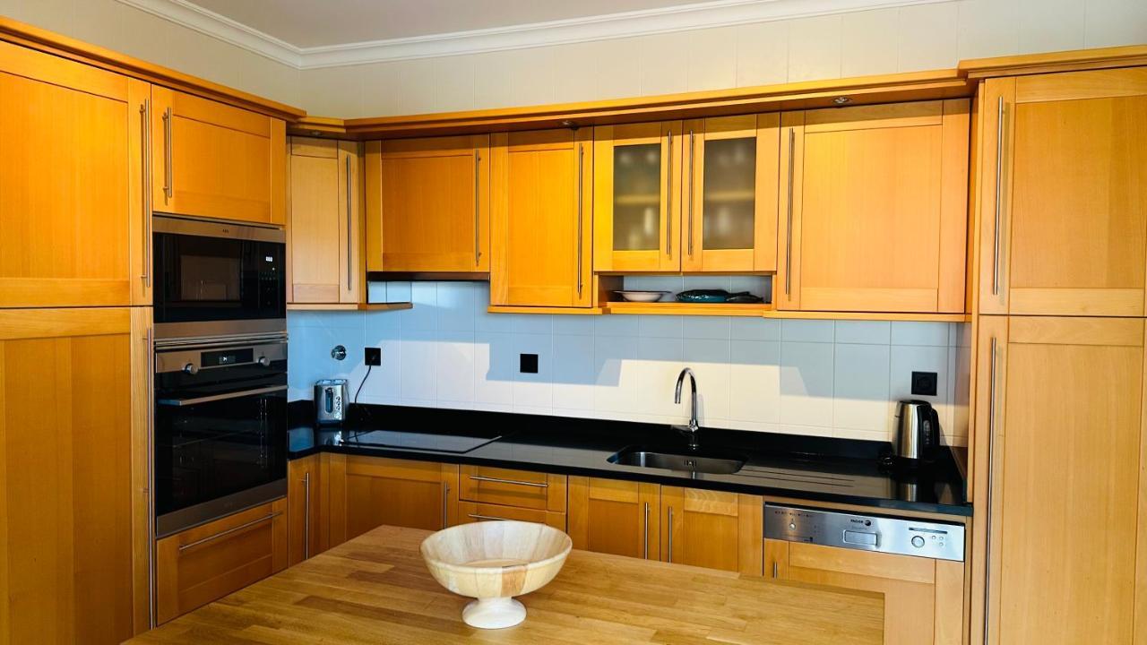 Amazing 2 Bedroom Apartment Near Beach With Pool Lagos Exterior photo